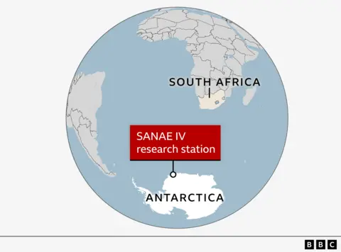 A map showing the research station near the edge of the Antarctic continent, and the distance to South Africa, which is more than 4000 km.