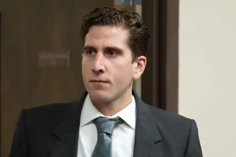 A photo of suspect Bryan Kohberger at a pre-trial hearing 