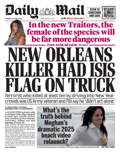 Halaman depan Daily Mail tanggal 2 Januari 2025. Judulnya berbunyi 'Pembunuh di New Orleans membawa bendera Isis di truk'