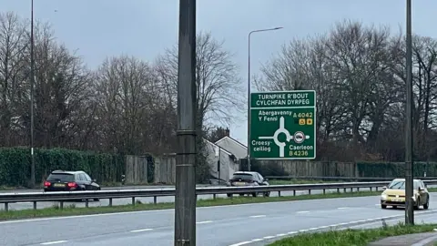 Road signage and the road for turnpike roundabour