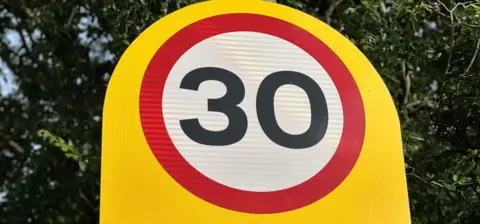 30mph sign