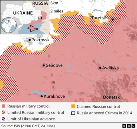 Close-up map showing which areas to the west of Donetsk are under Russian military control or limited Russian control
