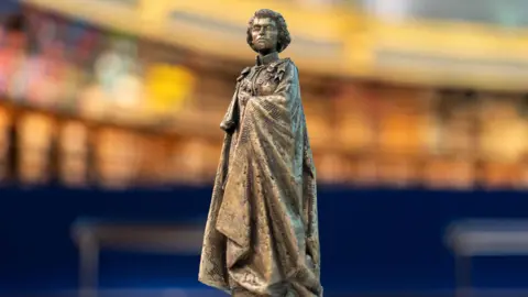 PA Media A model of the bronze statue of the late Queen Elizabeth will be shown to the King