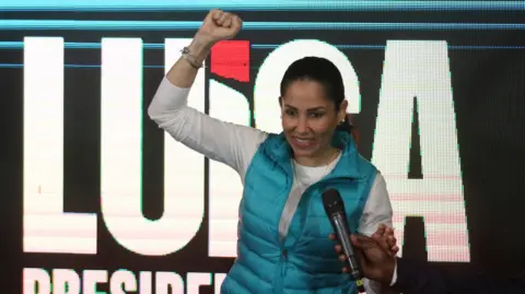 Getty Images Ecuador's presidential candidate for the Movimiento Revolución Ciudadana party (Citizen Revolution Movement), Luisa González, gestures as she speaks during a press conference after the first results of the presidential election at her campaign headquarters in Quito