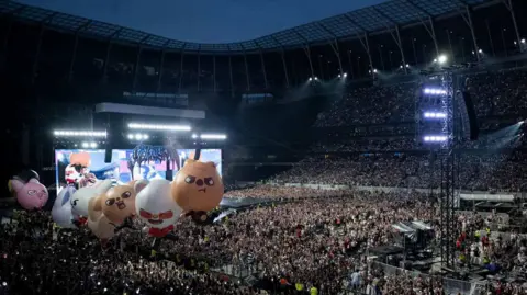 Tottenham Hotspur Stadium A crowded arena