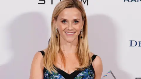 PA Reese Witherspoon poses at an awards ceremony.