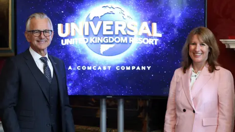 Chancellor of the Exchequer, Rachel Reeves, with Comcast NBC Universal's Universal Destinations and Experiences Chairman and CEO, Mark Woodbury.