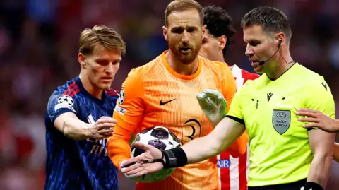 Arsenal players and the referee