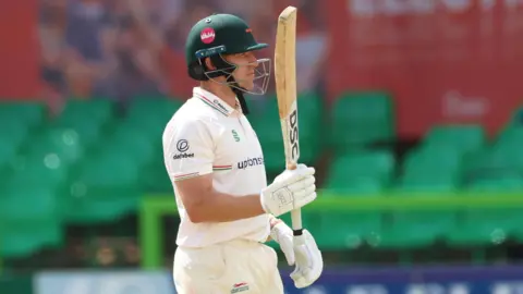 Logan van Beek batting against Glamorgan