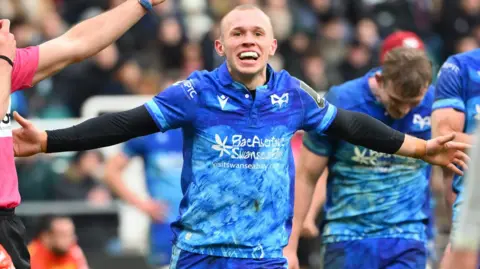 Luke Davies celebrates win for Ospreys at Pau