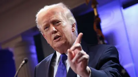 Trump wags his finger at a WH press briefing.