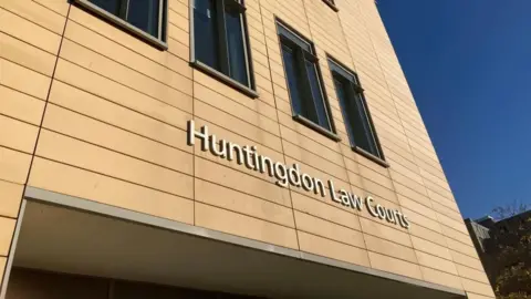 Brian Farmer/BBC A light brown building which has the words "Huntingdon Law Courts" written on one side