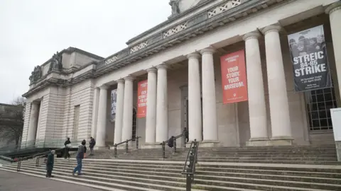 An exterior picture of the National Museum in Cardiff. 