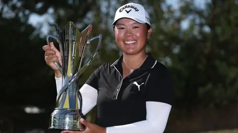 Anna Huang holding the PIF London Championship trophy