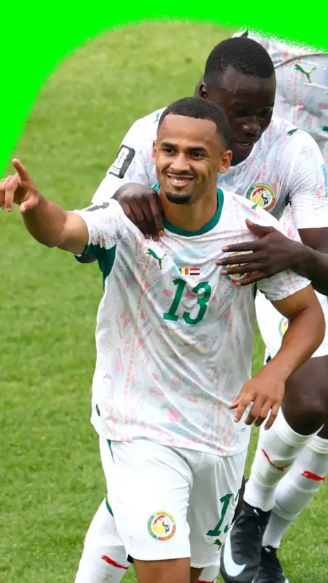 Iliman Ndiaye celebrates his goal