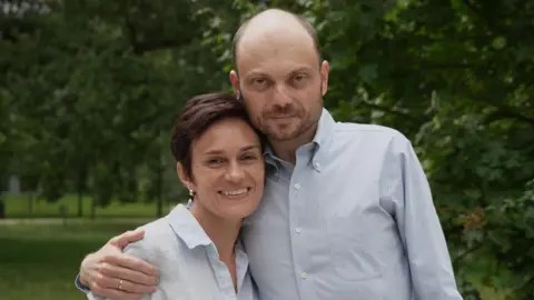 Sarah Rainsford/BBC Russian exiled dissident Vladimir Kara-Murza and his wife Evgenia in Frankfurt after being reunited