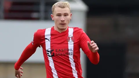 Jordan Brown playing for Leyton Orient against Shrewsbury Town in January 2025