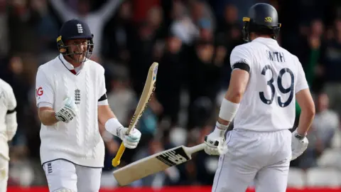 Joe Root and Jamie Smith