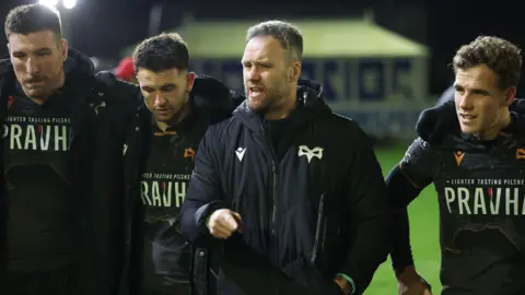 Mark Jones talking to his Ospreys squad