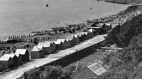 Contributed Black and white photo of beach huts in Felixstowe in 1901