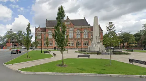 Google Albert Square, Fenton