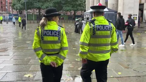 b6dd1b80-a11e-11f0-909f-795e864c8891.jpg Hundreds of extra officers to 'reassure' Manchester's communities