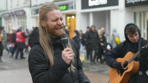 Sam Ryder performing in Chelmsford High Street