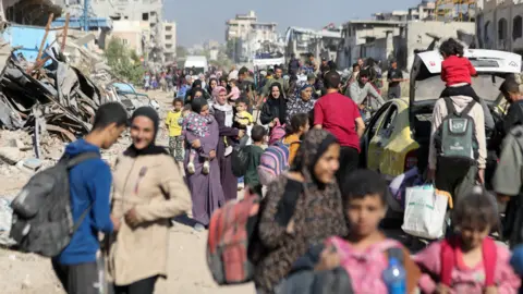 Reuters Palestinians flee the Jabalia area after complying with Israeli evacuation orders (22 October 2024)