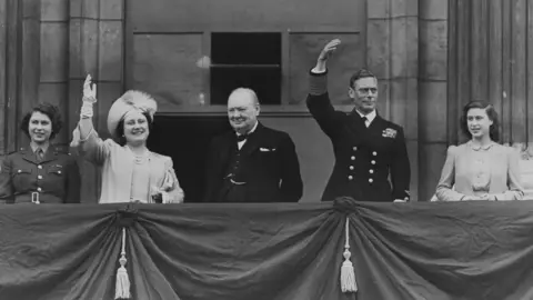 Getty Images A view of the Buckingham Palace balcony on VE Day. From left to right, Queen Elizabeth II, the Queen Mother, Prime Minister Winston Churchill, King George VI and Princess Margaret.