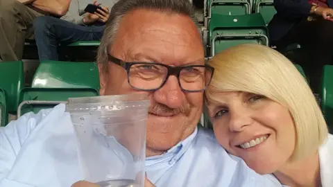 Facebook Michael Anderson and wife Sandra
