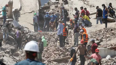 Volunteers conduct search operations in a building damaged by an earthquake in La Guaira, Venezuela, 29 June 2026. National and international rescue teams continue their efforts among the ruins of buildings in the coastal state of La Guaira, north of Caracas