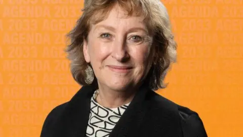 NNUH Prof Lesley Dwyer