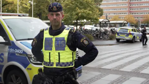 Alex Maxia / porta-voz da polícia da BBC, August Brandt