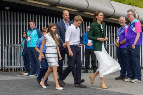 PA Media Prince William, Princess Catherine and their three children leave the Hydro in Glasgow. Commonwealth Games staff and volunteers line up to meet them