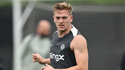 Liam Delap in Chelsea training