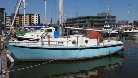 A blue boat in a harbour 