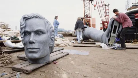 Getty Images/Mark Baker/Sony Music Archive Michael Jackson statue being assembled on the bakes of the River Thames for the History launch in June 1995