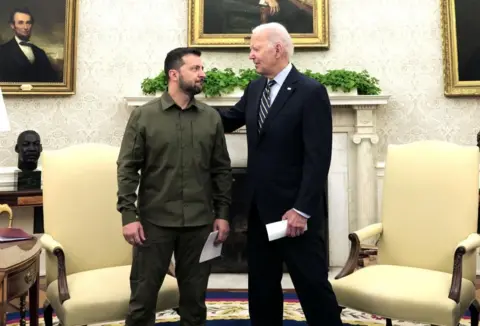 EPA Biden puts his arm around Zelensky as they stand in the Oval Office