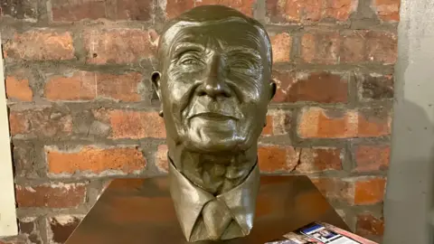 Tom MacDougall/BBC The bronze bust of Mr Shaw's face and neck, depicting him in his older years with a smile.