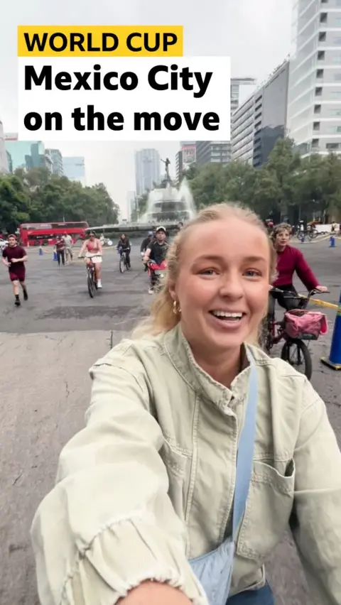 Elizabeth Conway on bike in Mexico City