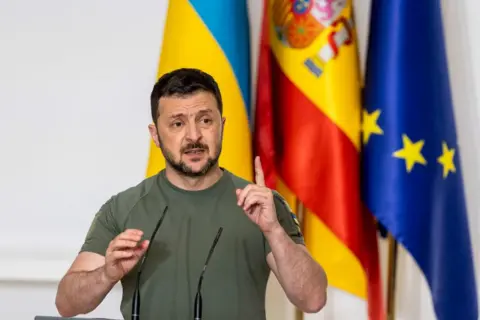 Ukraine war: Force Russia to make peace, Zelensky urges West