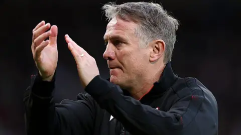 Phil Parkinson applauds Wrexham fans 