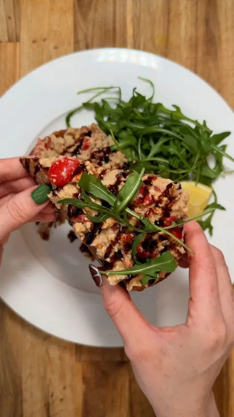 Sun-dried tomato and chickpea smash