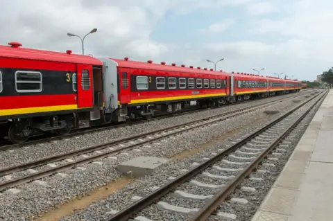 Getty Images Kereta antara Lobito dan Benguela di Angola