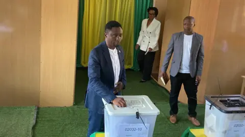 Image of opposition candidate Frank Habineza casting his vote in Rwanda's capital Kigali on July 15