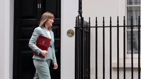 Rachel Reeves walks past number 11 Downing Street