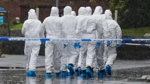 5e5f4c80-a11e-11f0-909f-795e864c8891.jpg Hundreds of extra officers to 'reassure' Manchester's communities