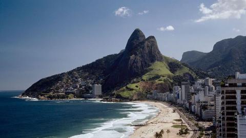 Stranded in Paradise: How a Police Operation Shook Tourists at Morro Dois Irmãos