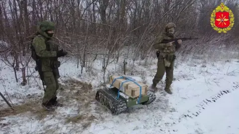 Russian Defence Ministry Russian soldiers with an explosives-laden Frog kamikaze UGV