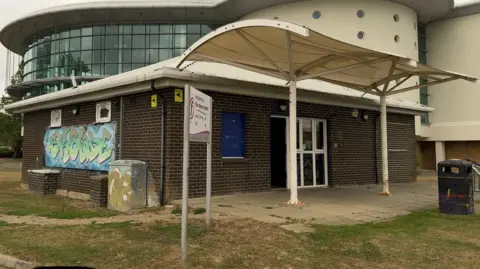 Sk8side youth centre in Ashford with The Stour Leisure Centre in the background